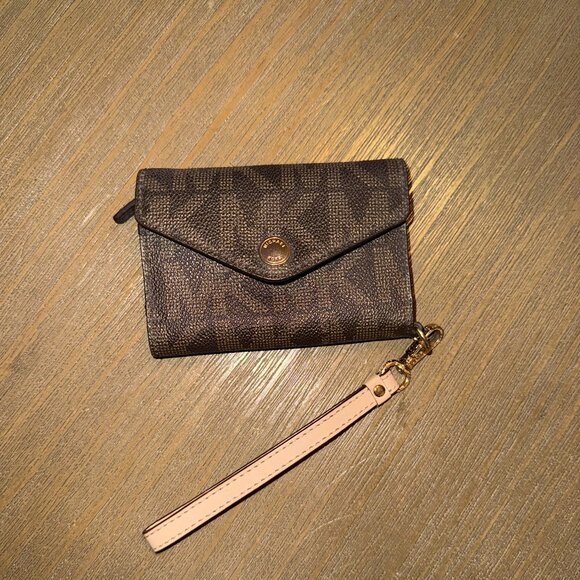 Michael Kors Jet Set Wallet - Picture 3 of 5